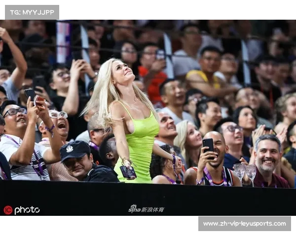 克鲁泽游览情色博览会后直赴捷克赌桌展现风采 克鲁泽游览情色博览会后直赴捷克赌桌展现风采