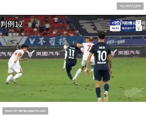 内维尔称塔科夫斯基运气好 裁判漏判红牌动作分析